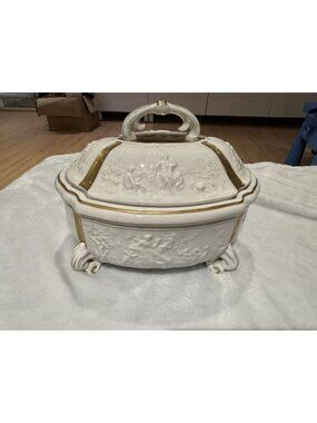 R. Capodimonte Vintage Porcelain White Covered Serving Vegetable Bowl Classic*